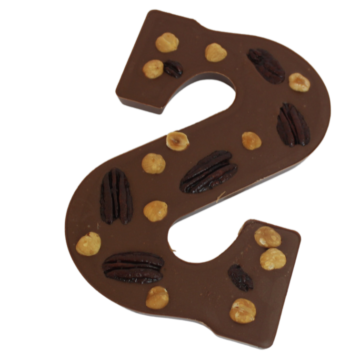 luxe chocoladeletter S met noten hazelnoot en pecannoot
